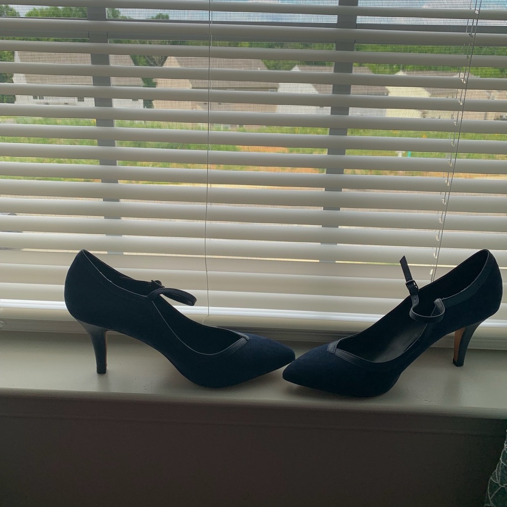 NWT-Heels